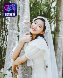 Read more about the article Yi Yi Qi: Hành Trình Từ Mỹ Nhân Trung Quốc Đến Hot51 với Ứng Dụng QQLive và Live Gái Xinh . Beauty girl Goddess